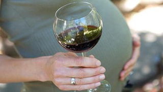 Medical Expert Says Refusing Preggo Women Alcohol Is "Sexist"